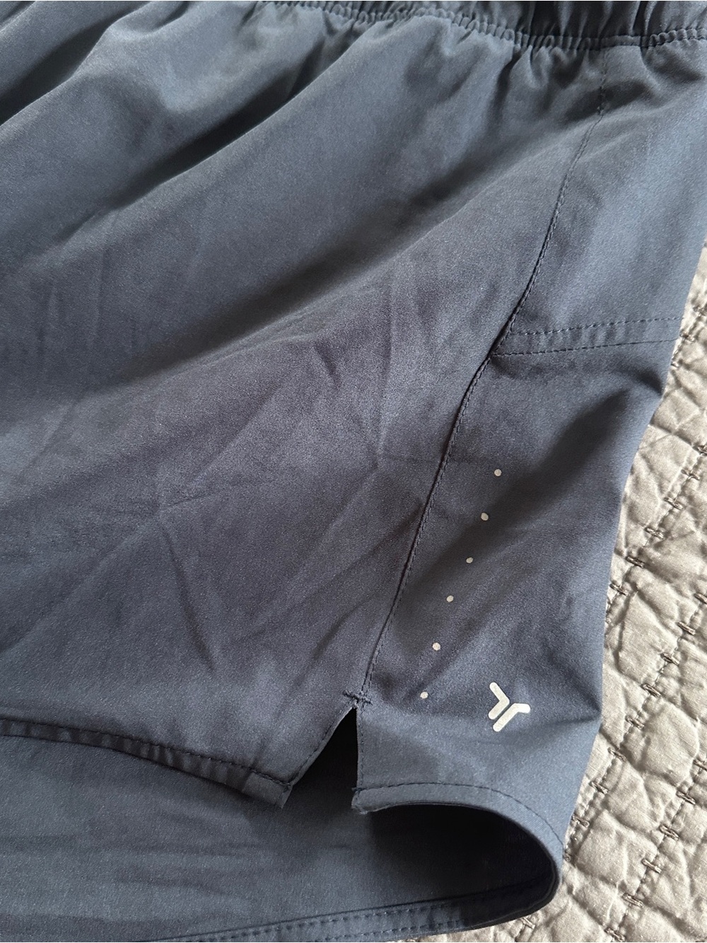 Old Navy Women's Navy Athletic Running Shorts - Picture 4 of 7